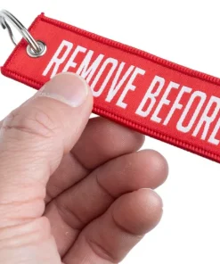 Varusteleka avaimenperä, REMOVE BEFORE FIGHT