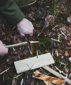 Varusteleka Jääkäripuukko 140, hiiliteräs