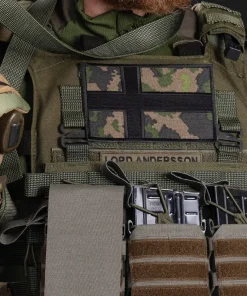 Varusteleka Suomen lippumerkki, 154 x 94 mm, M05 metsäkuvio